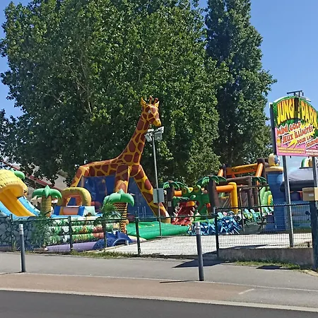 L'emeraude, Les Pieds Dans L'eau
