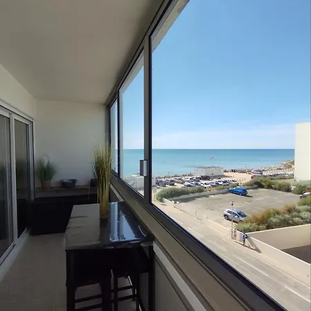 L'emeraude, Les Pieds Dans L'eau *