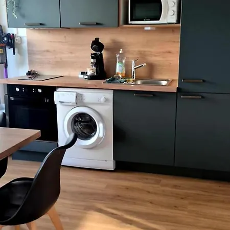 L'emeraude, Les Pieds Dans L'eau *