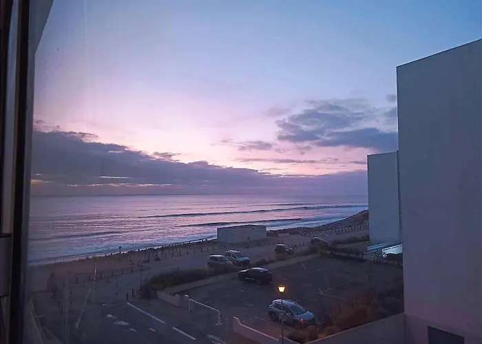 L'emeraude, Les Pieds Dans L'eau